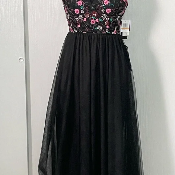 NWT Floral Embroidered Black Dress - Picture 2 of 4